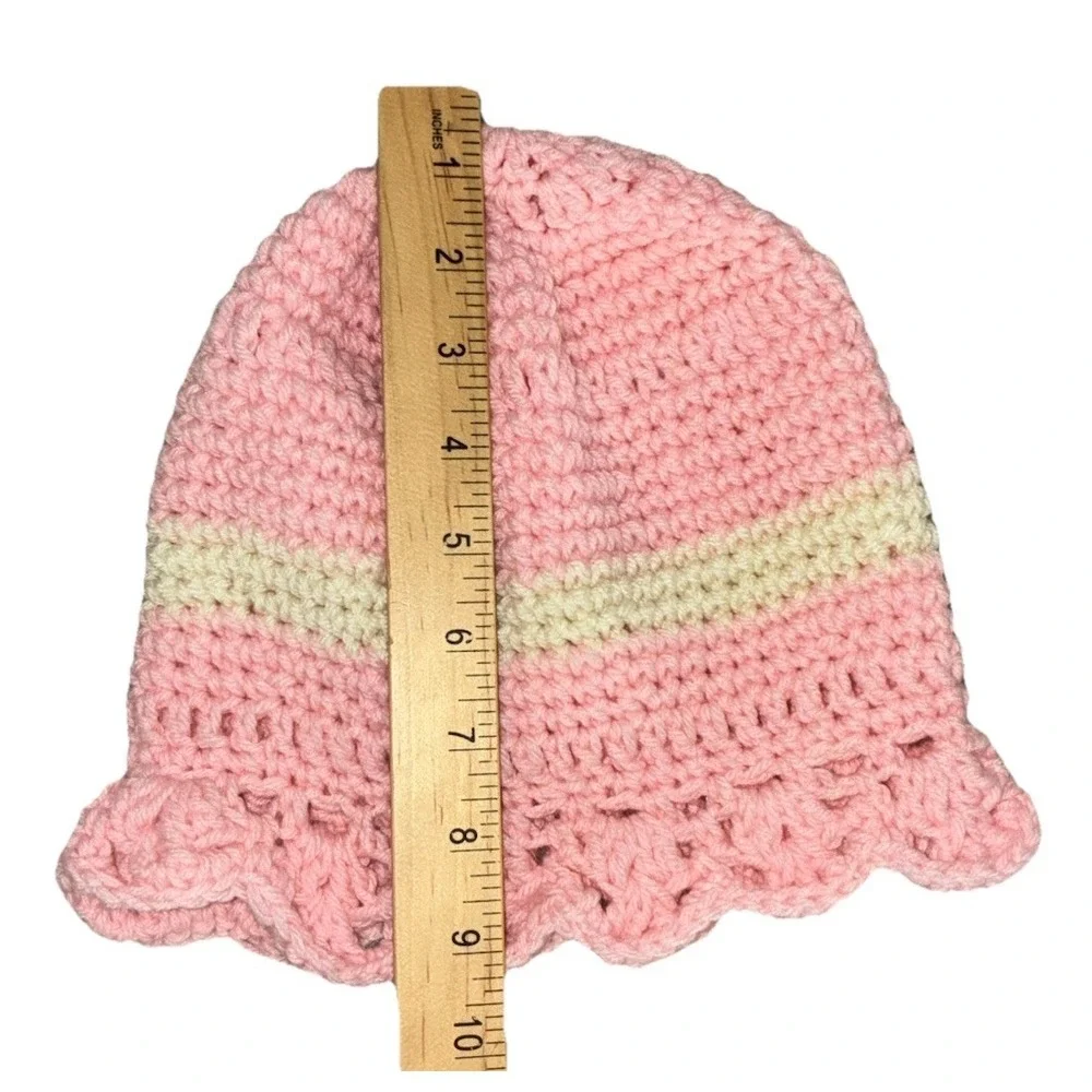 Beanie Hat Women's Pink White Crochet Handmade Scalloped Hem One Size NEW‎